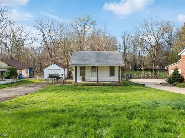 1664 Woods Rd, Akron, OH 44306