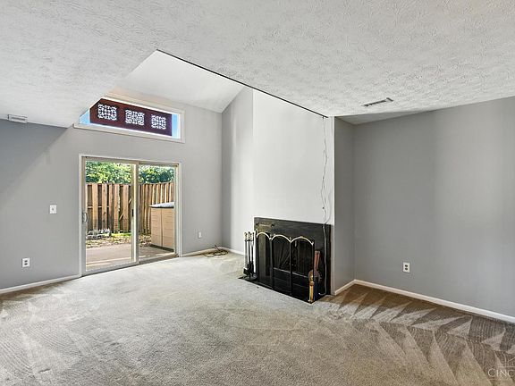 3rd image of 406 Sherwood Green Ct