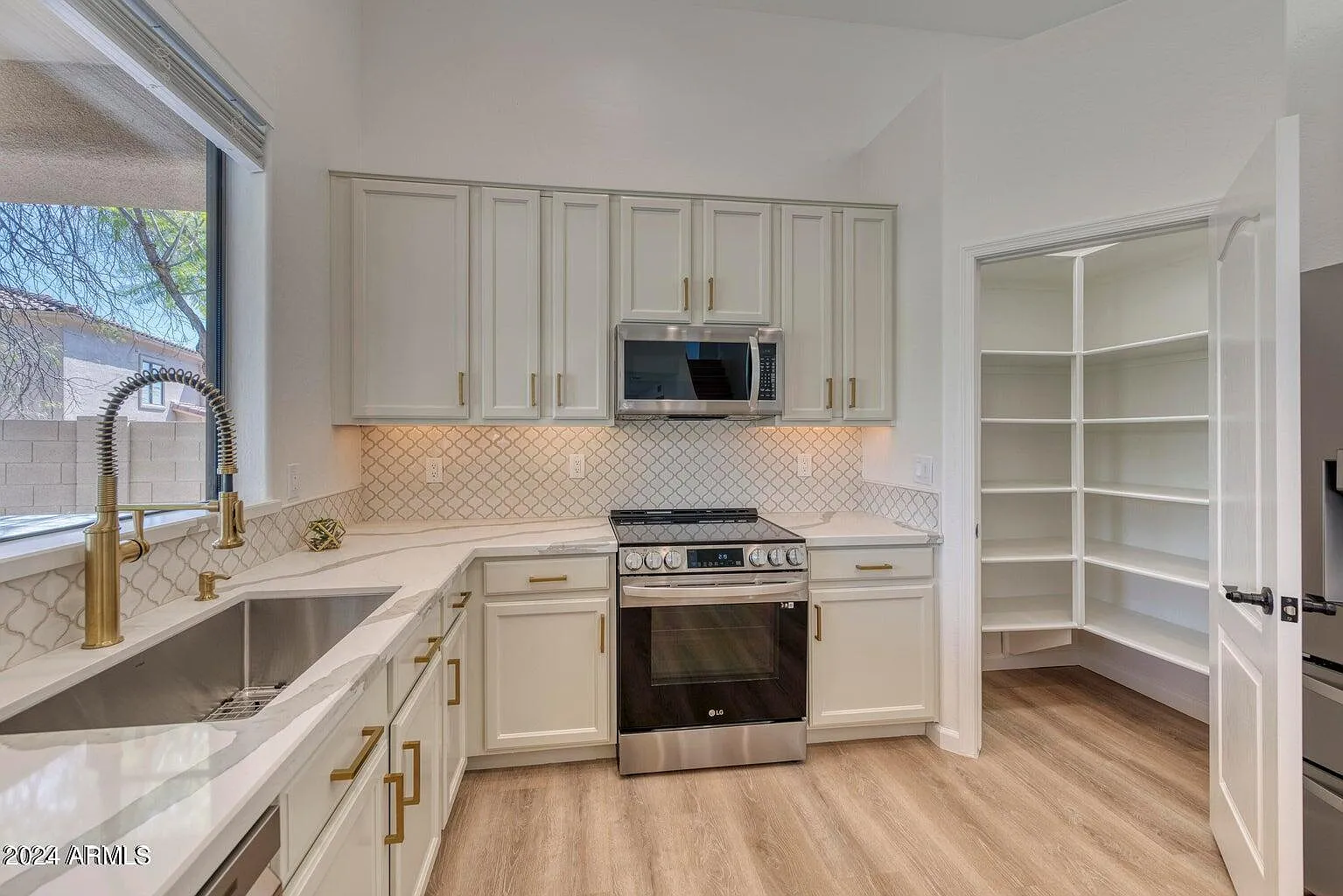 4 bed, 3.0 bath, 2693 sqft, $4,200 — Photo 3