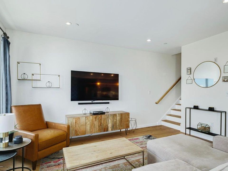 1st image of 2006 Frankford Ave #301