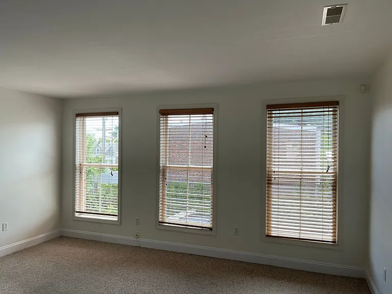 406 Leverington Ave #F — Photo 6
