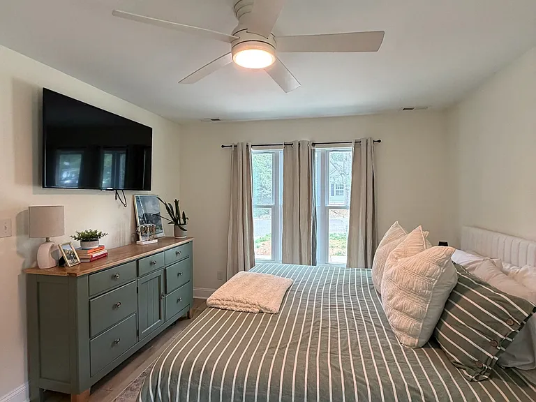 803 Churchill Dr — Photo 8