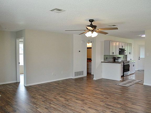 3rd image of 5815 Medina Dr