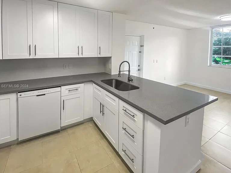 2113 Renaissance Blvd — Photo 5