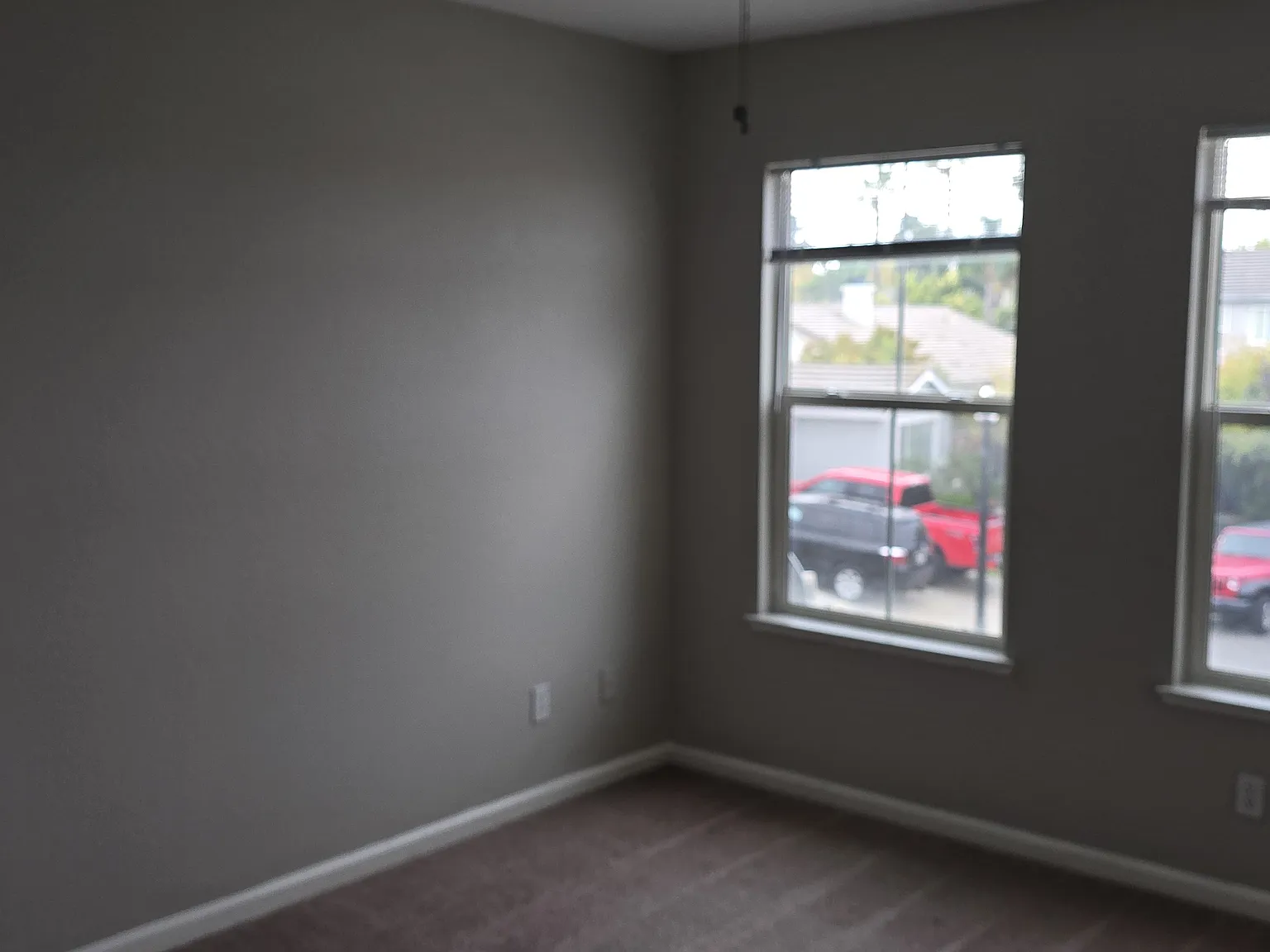 5 bed, 2500 sqft, $3,950 — Photo 2
