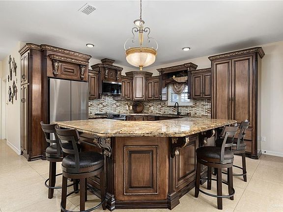 5th image of 220 Santa Lucia Ln