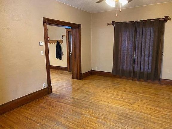 4th image of 918 College Ave