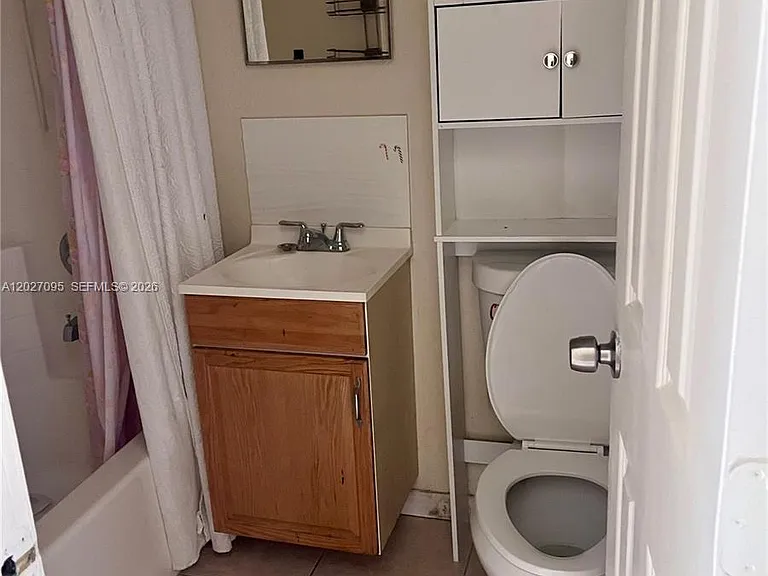 109 NW 14th Way #3 — Photo 3