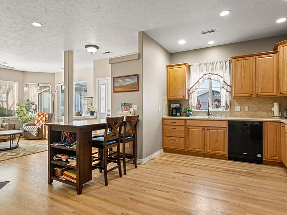 3rd image of 550 Garden Cress Ct