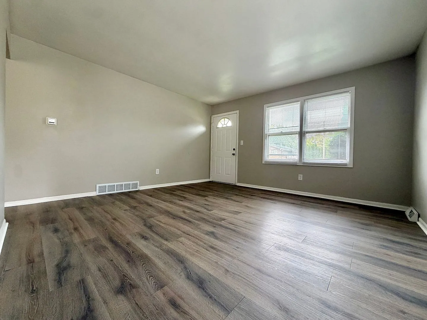 2 bed, 1.0 bath, 800 sqft, $1,495 — Photo 2