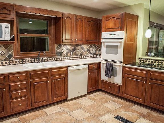 Kitchen with custom tiling 