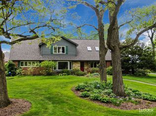 27W118 Cove Ln, Warrenville, IL 60555