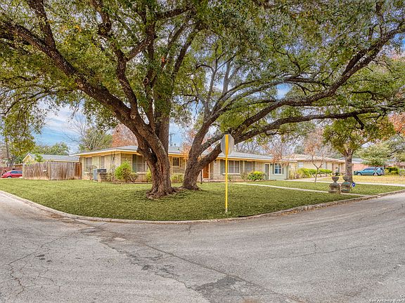 3rd image of 104 ROLLING GREEN DR