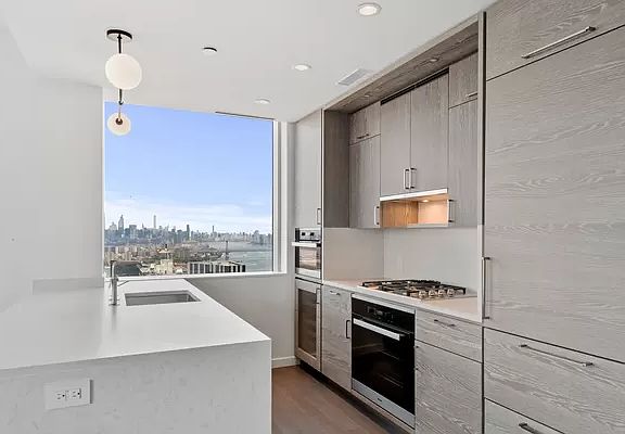 4th image of 138 Willoughby St #47A
