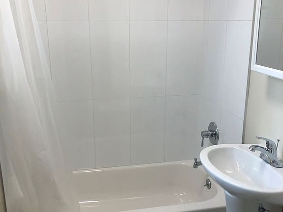 4th image of 2341 Chestnut St APT 207