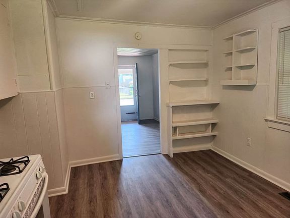 3rd image of 363 Carver Cir