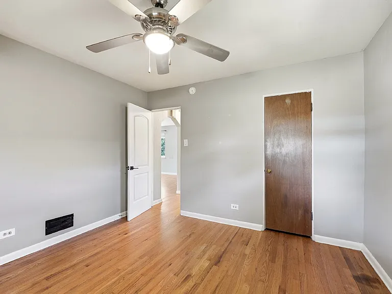 1560 Roslyn St — Photo 13