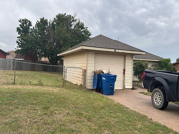 3rd image of 3105 Forestridge Dr