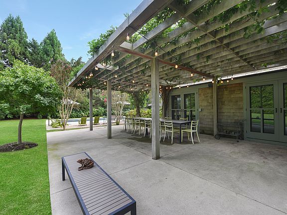 4th image of 15 Hedges Ln