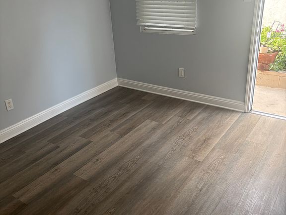 4th image of 3915 W 105th St