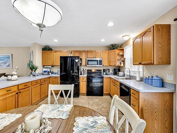 5th image of 27 Ridge Drive UNIT 27