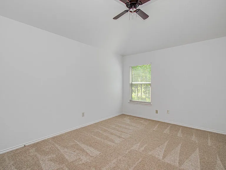 743 Hallsleigh Ln — Photo 35