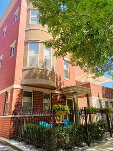 1409 N Burling St, Chicago, IL, 60610