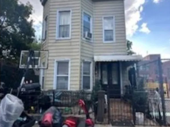 1669 Hunt Ave, Bronx, NY 10462