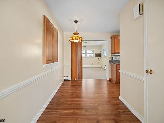 5th image of 9-14 6Th St