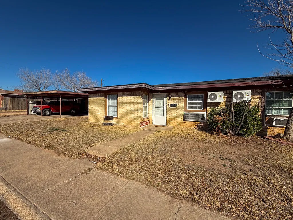 Building Photo - 1104 N Carrizo St