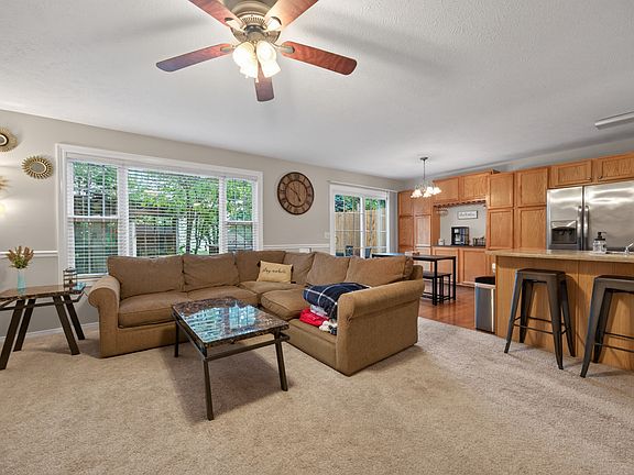 5th image of 905 Taylor Ln
