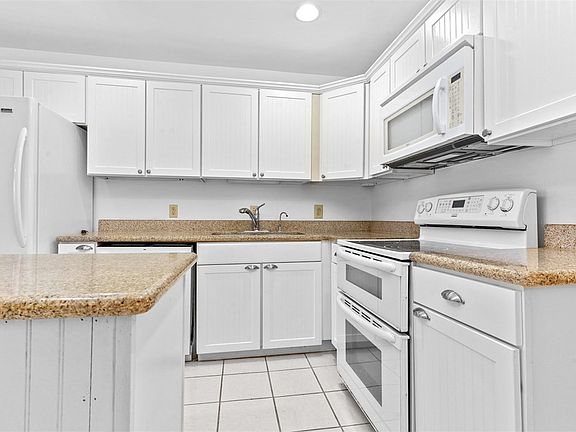 4th image of 6300 Padre Blvd #461/459F