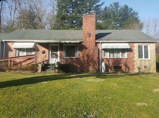 400 Altapass Hwy, Spruce Pine, NC 28777