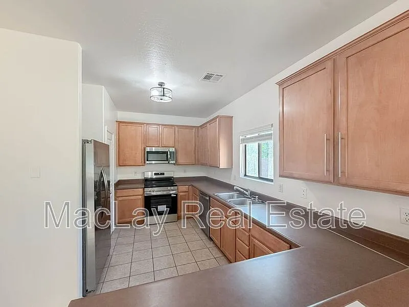 4 bed, 2.5 bath, 1820 sqft, $2,195 — Photo 4