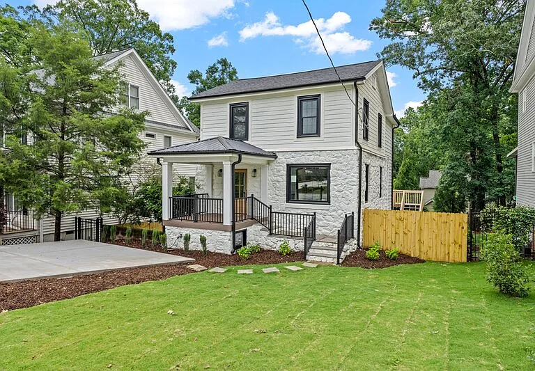 28 Douglas Dr — Photo 3