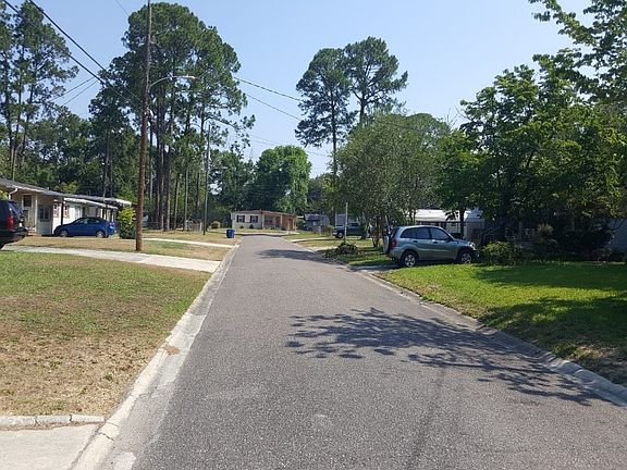 4th image of 10328 Swarthmore Dr