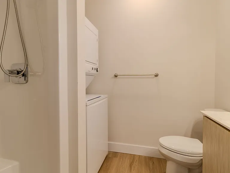 1 Bed 1 Bath in Downtown Traverse City — Photo 13
