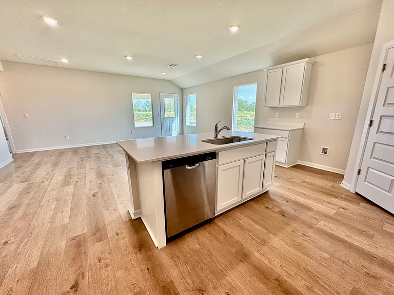 6100 Blackwood Ct — Photo 9