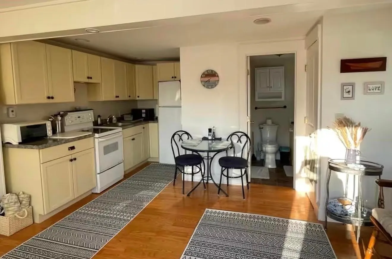 1 bed, 1.0 bath, 540 sqft, $1,300 — Photo 2