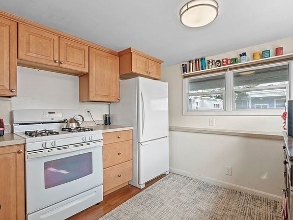 4th image of 261 Newbury St #47B