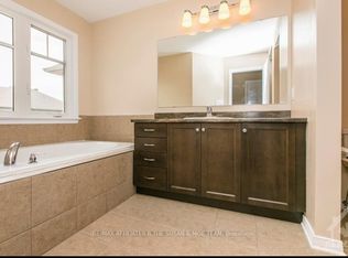 296 Losino Cres, Ottawa, ON K2V 0E3