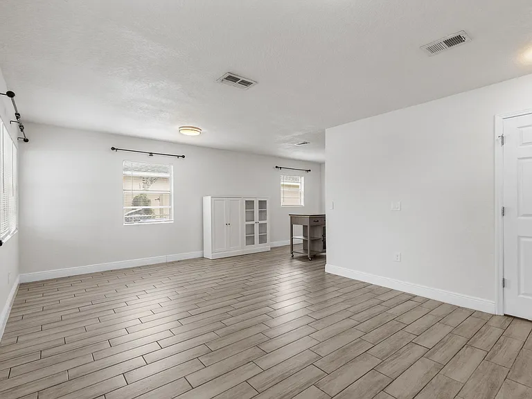 3605 W Iowa Ave — Photo 4