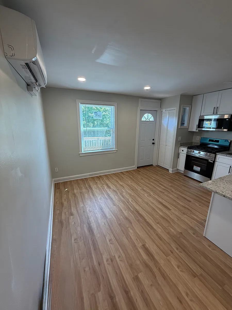 Building Photo - 1831 Corcoran St NE #2