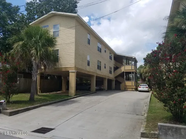 271 Crawford St, Biloxi, MS 39530
