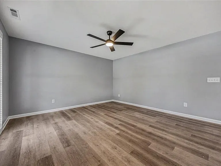 411 Hardy Ave SW — Photo 4