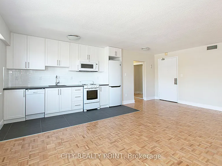 95 Lawton Blvd #405 — Photo 2