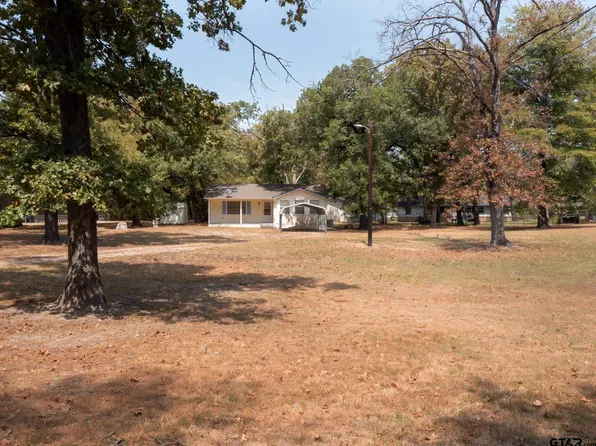 21131 Woodland Ln, Chandler, TX 75758