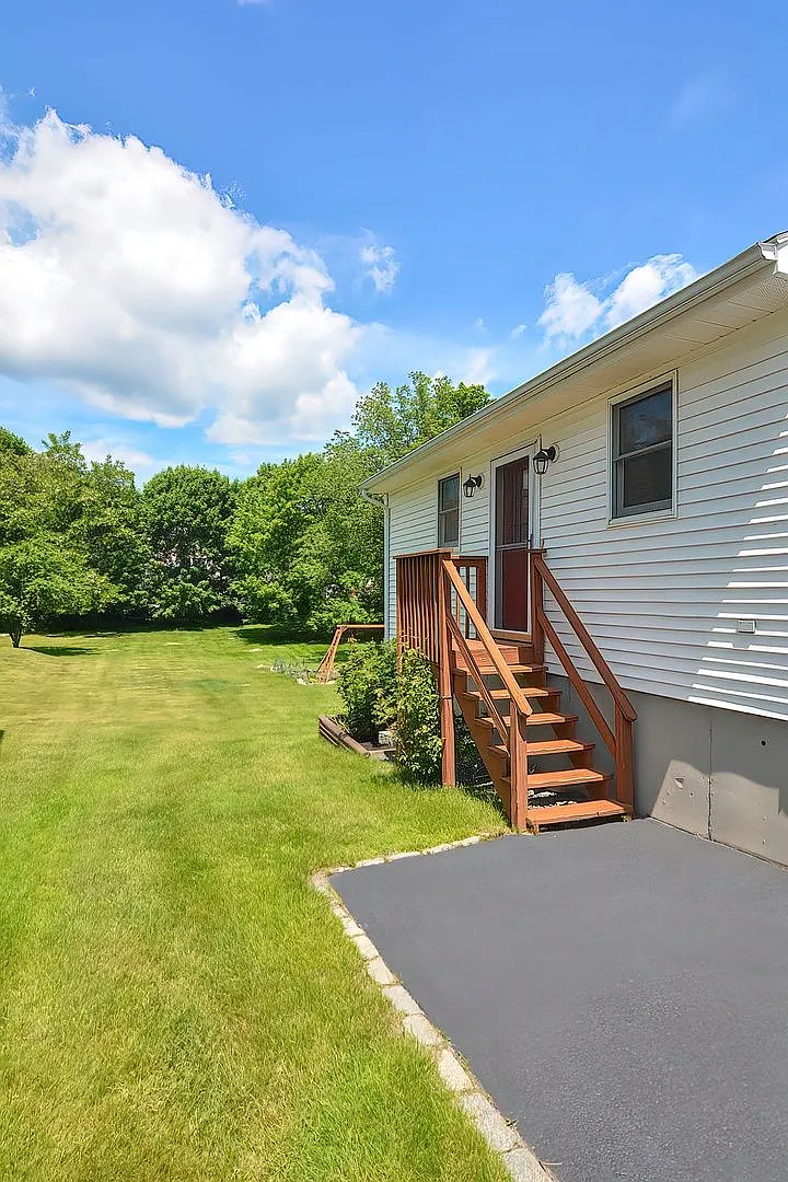 Winter rental: Dot's Place- (Utilities Included) — Photo 2