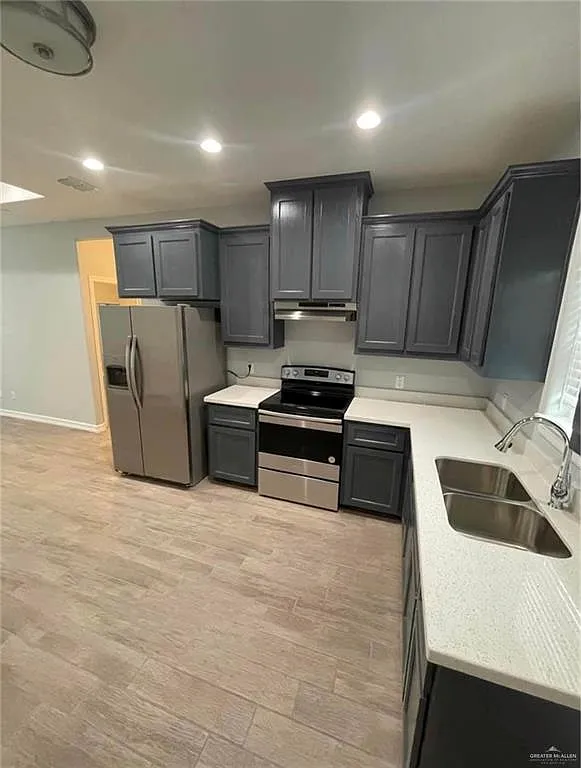 3 bed, 2.0 bath, 1000 sqft, $1,100 — Photo 3