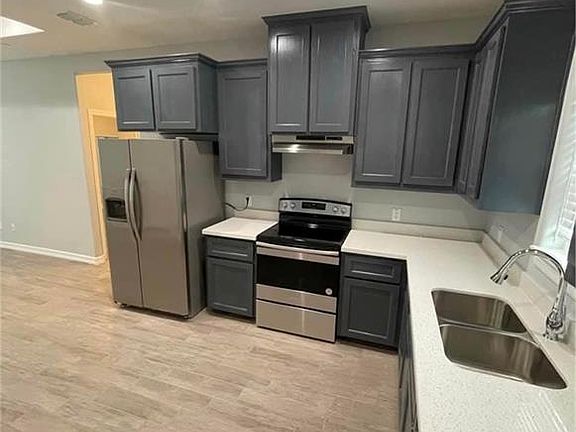 3rd image of 1004 W La Pointe Ave #2
